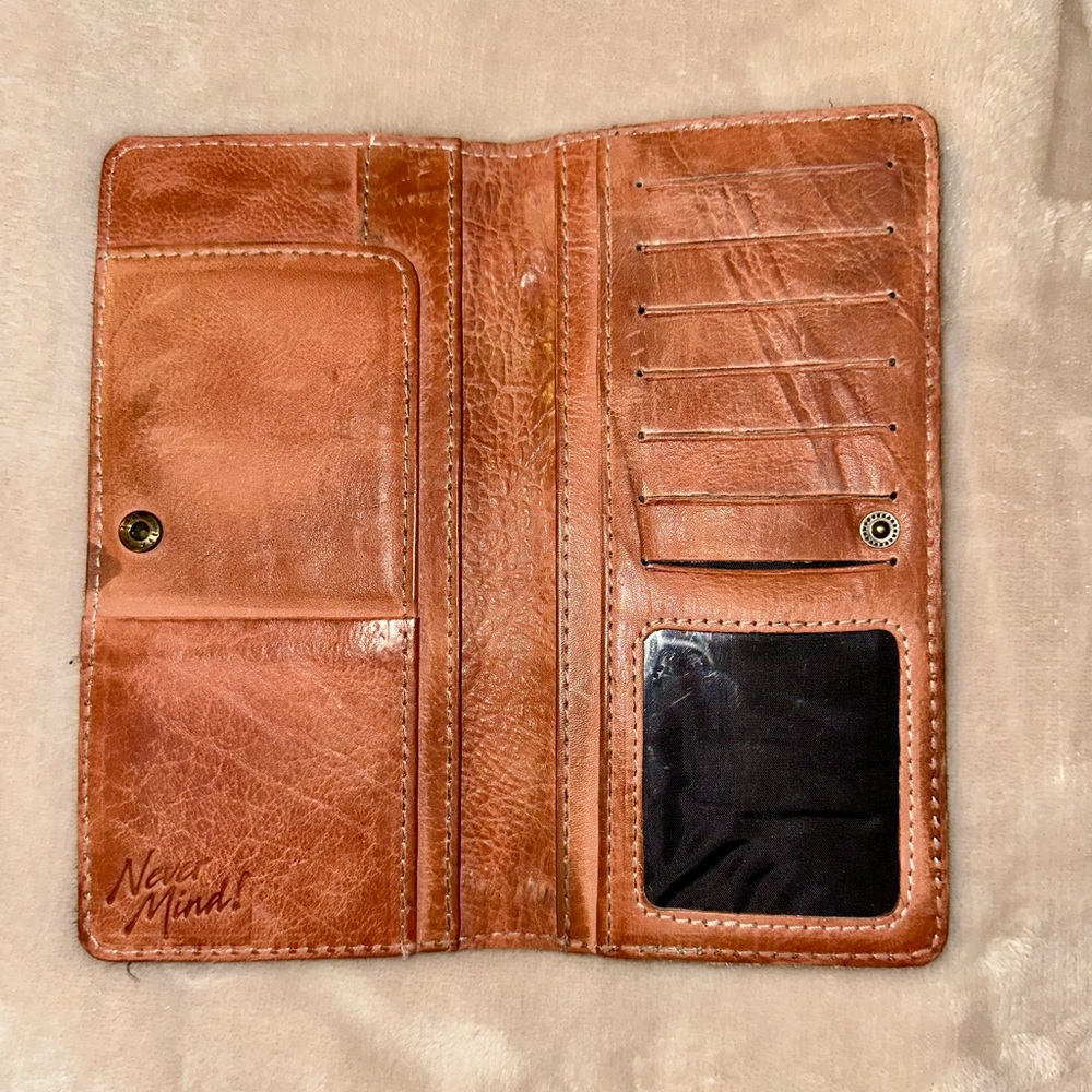BEAUTIFUL Genuine Leather Wallet - Picture 2 of 7